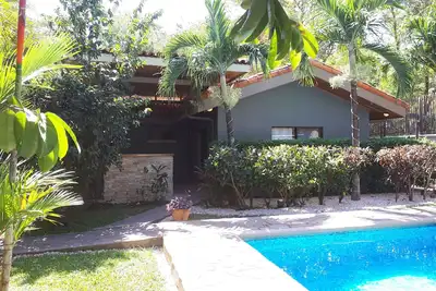 Image de Privé et spacieux, maison de 2 chambres / 2 salles de bains rénovée à Tamarindo