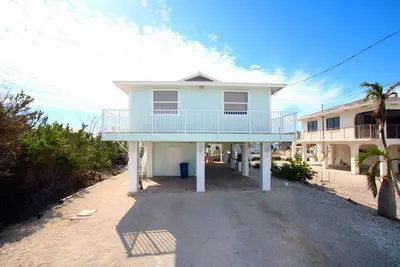 Image de 2/2 Canal Front Home Big Pine Key. Accès facile à l'océan et au golfe!