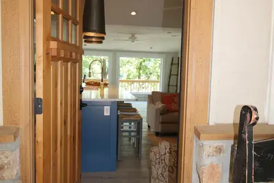 Image de Beauté du secteur riverain avec quai et cheminée! Check in Bay! Dort jusqu'à 10!