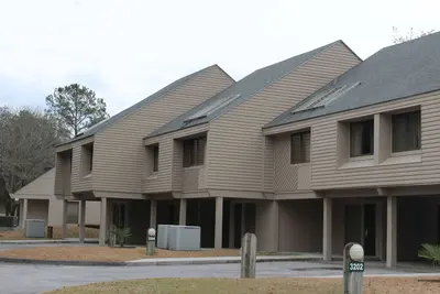 Image de Maison de ville avec 3 chambres, 2 1/2 salles de bain parfaites pour vos prochaines vacances!