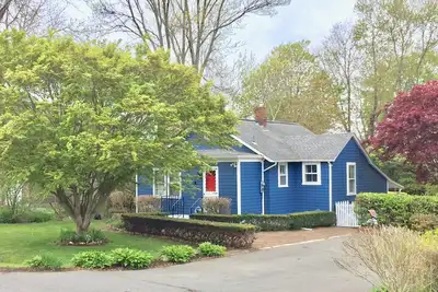 Image de Entre la première et la deuxième plage Animaux acceptés, emplacement! Emplacement! Emplacement!