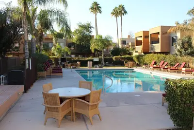 Image de Nouvellement rénové, de style Resort, Scottsdale Condo