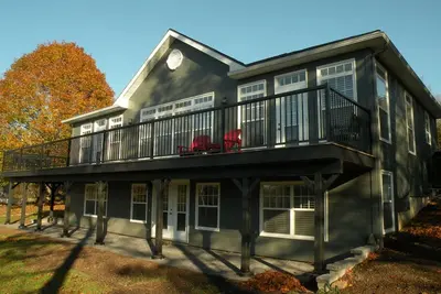 Image de Custom Built Accueil On The Waterfront Scenic Face à la pittoresque MarriottsCove