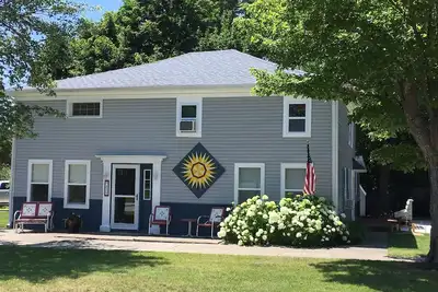 Image de Spacieuse Pentwater Village Home à quelques pâtés de maisons de la plage, de la marina et de la ville