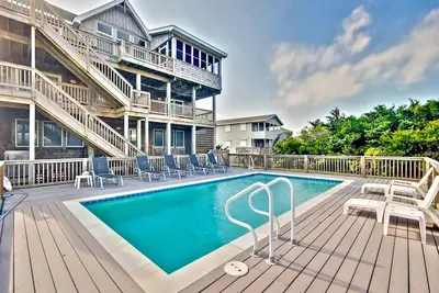 Image de Lovely Oceanview Home, à seulement 1 pâté de maisons de l'accès à la plage avec piscine, bain à remous, salle de jeux