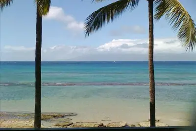 Image de Direct Ocean Front! 40 'de l'eau. Vue dégagée sur l'océan.