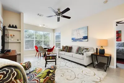 Image de Condo de luxe surclassement «en mer» à 10 minutes de Disney