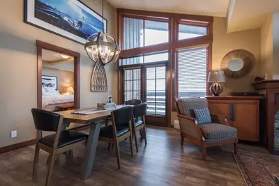 Squaw Valley Village 2br Condo de luxe avec vue sur la montagne Squaw