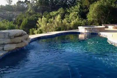 Image de Texas Hideaway à seulement 15 minutes du centre-ville - piscine et confidentialité!