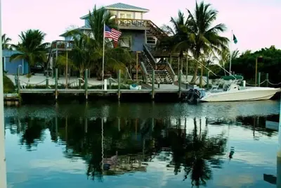 Image de Luxury Executive Island Home W Dock