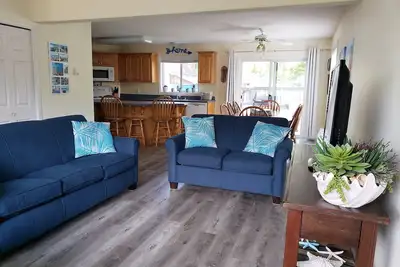 Image de 4 Chambre Maison dans la Shuswap, Près de Canoe Beach!