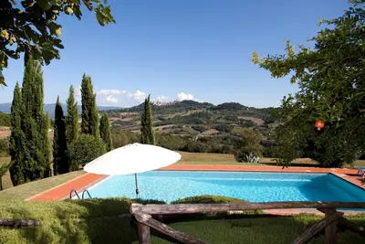 Image de Charmante villa ancienne en pierre début 1600 de. Vue imprenable, piscine, WiFi avalable.