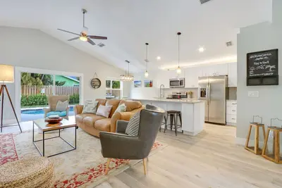 Image de Superbe piscine privée de 3 chambres à coucher Accueil | Chloé Casita