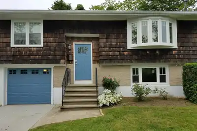 Image de Cuisine et salles de bains récemment rénovées! Quartier d'Easton Point