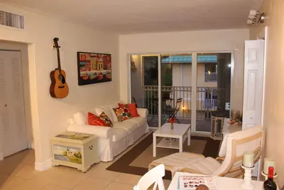 Image de Impressionnant et relaxant 2Bdr / 1bthr. Super emplacement et bon rapport qualité-prix.