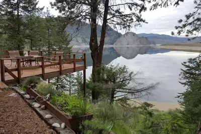Image de Lake Roosevelt Custom-built, Water-Front log home