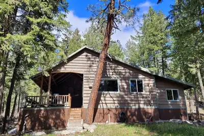 Image de Fawn Creek Hideaway à Mazama. Années 1960 2 Bdrm \/ 2 Bath, Log Cabin
