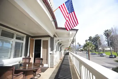 Image de Penthouse unique en son genre de Carpinteria avec vue sur l'océan - à quelques pas de la plage