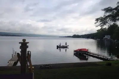 Image de Accueil toute l'année au bord du lac situé sur le meilleur emplacement de Keuka.