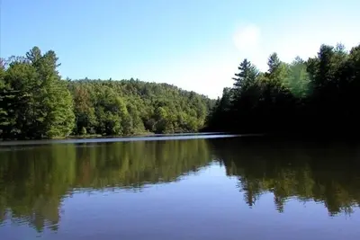 Image de Lakefront Mountain Retreat - WiFi / Animaux / Piscine / Golf / Tennis