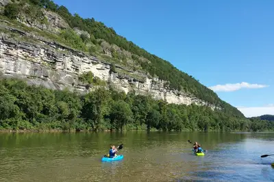 Image de Belle maison de style cabine sur la rivière Blanche!