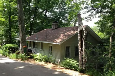 Image de Charming Rustic Cottage In Port Sheldon Beach Association.