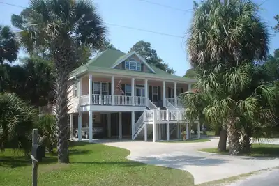 Image de Sea Cloud: familial, bien situé, classique maison de plage en Caroline du Sud