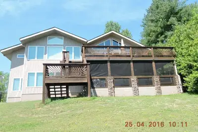 Image de Big Lake Views Tims Ford Lake! Beaucoup d'espace et idéal pour les réunions de famille