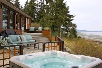 Image de Vue imprenable sur l'océan depuis votre bain à remous privé, Qualicum Bay