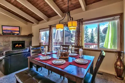 Image de Village Town Home W / Clubhouse piscine, bain à remous, tennis et billard!