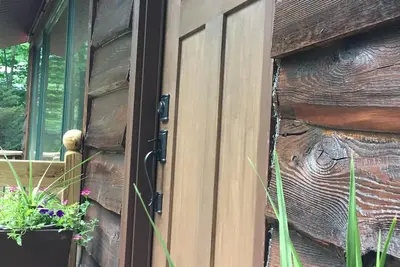 Image de Cabane rustique de charme, toutes récemment rénovées, avec vue sur le lac