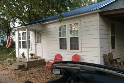 Image de Prairie Grove Cottage - Détendez-vous, magasinez, jouez, apprenez et Appelez Les Porcs!