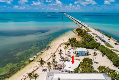 Image de Océan Atlantique Beachfront Duplex avec ponton privé et meilleure plage