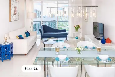 Image de Donnant Sur La Ville Et La RIVIÈRE À Partir Du 44e ÉTAGE, RÉSIDENCES Icon, Piscine Gratuite / Spa / Gym