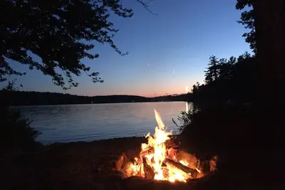 Image de One Of A Kind Lakefront Property W Westerly Views On Tranquil Lake Asheulot