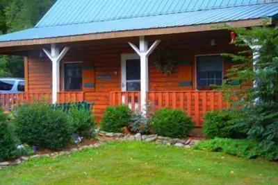 Image de Magnifique chalet en bois rond situé le long de Pine Creek