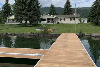 Image de Spécial d'hiver pour la maison Prime Lakefront avec maison d'hôtes, quai, foyer, grande cour