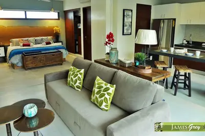 Image de Loft incroyable Tao donnant sur le terrain de golf.