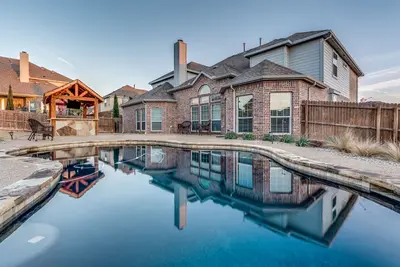 Image de Fabuleux 6 chambres, 4 salles de bain Piscine extérieure Cuisine Media 3 Kings, 6 Queens, 1 Fu