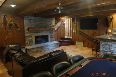 Image de Proche du centre ville, la famille / pet friendly, vue sur la montagne, tv / salle de jeux