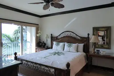 Image de Waipouli Beach Resort D407 * Penthouse * (tarif spécial de juin 2019: 199 $ par nuit)