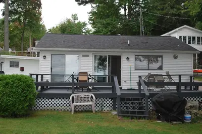 Image de Magnifique chalet au bord du lac avec 21 'd'espace de quai