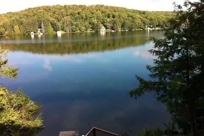 Image de Spacieux Lakeside Accueil avec de superbes vues et Ă quelques minutes Trout Town Usa (Roscoe)