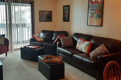 Image de Impressionnant condo de ski en raquettes - Marchez vers les pistes! Renseignez-vous sur nos spéciaux!