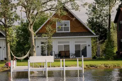 Image de Nouvelle construction - Gull Lake Cottage Sur Squaw Point - 1 de 2 - West Cottage