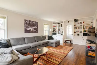 Image de Entièrement rénové, mis à jour, emplacement parfait à côté du centre-ville / Psu!