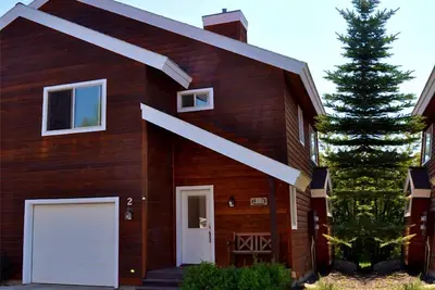 Image de Grande maison de ville, à pied de la ville, juste à côté du lac!