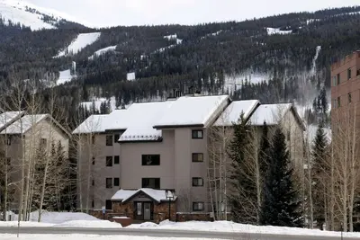 Image de Grand condo de domaine skiable 3br / 3 Bath, 1600 Sq. Ft. ; 7 lits séparés; Privé. Jacuzzi