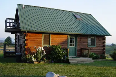 Image de Cozy Log Cabin. 2 m de Virginia Horse Center. 5 m du centre-ville de Lexington