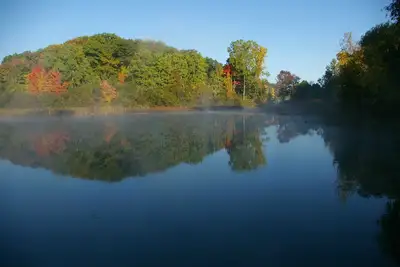 Image de The Old Dam Inn - Une retraite au bord de l'eau spacieuse dans le nord-ouest du Michigan